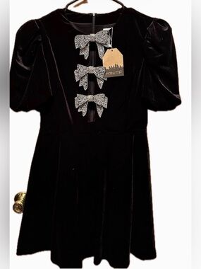 Main strip BOWS AND KISSES VELVET MINI DRESS IN BLACK Black velvet dress